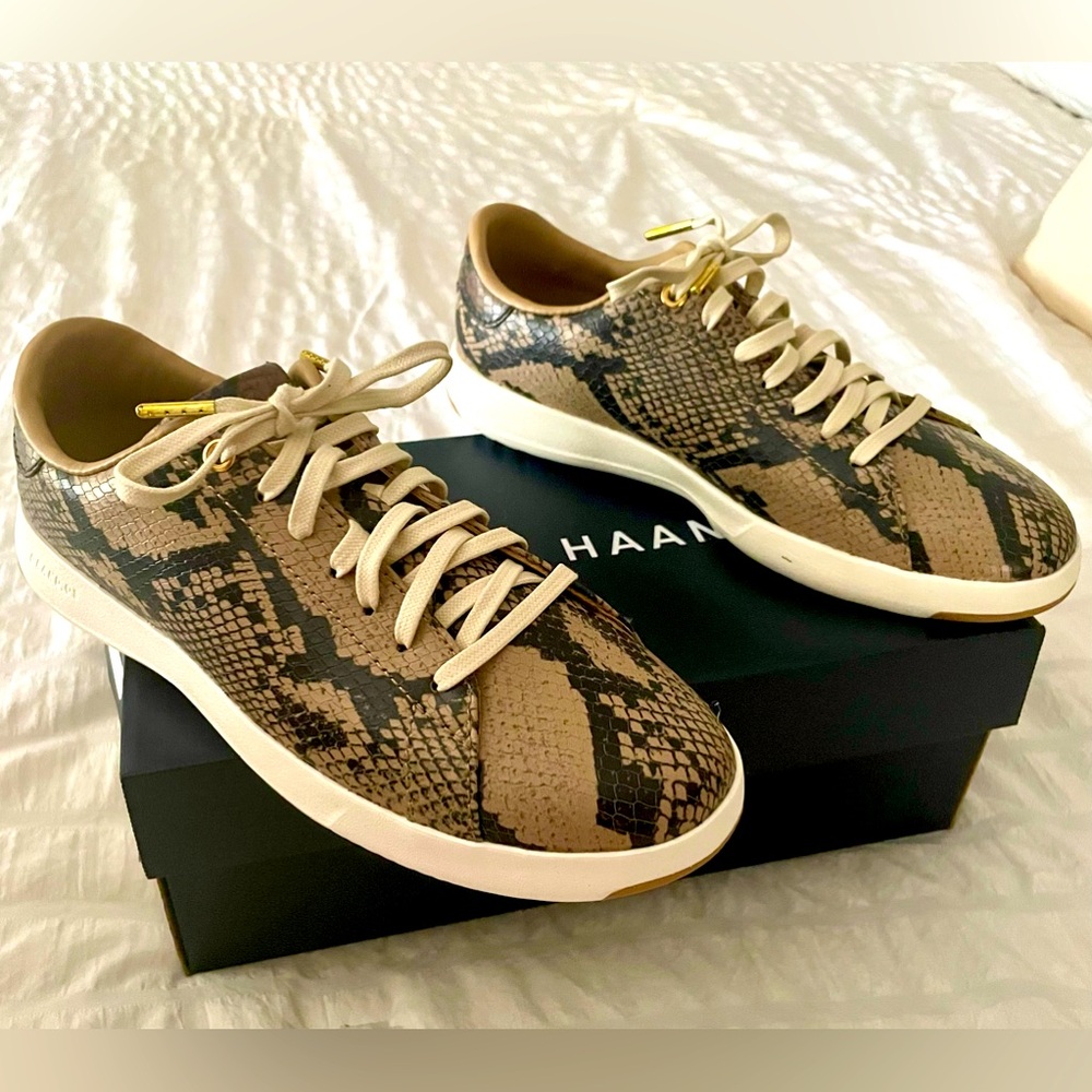 COLE HAAN NEW Tennis Shoes, Leather snake print, size 8,